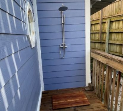 New Outside Rain Shower with hand wand and hot/cold water