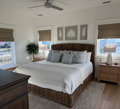 Bedroom 1: Gulf Front Master Suite with King Bed, Smart TV