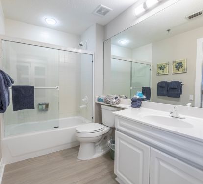Private bathroom with access from Twin bedroom and hallway