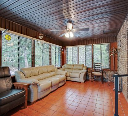 Additional sunroom for just relaxing and reading a book