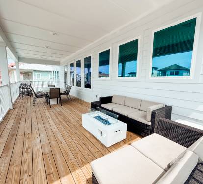 1 of 4 balconies 
