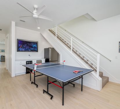 full bar with ice machine, full sized refrigerator/freezer, and a drink cooler