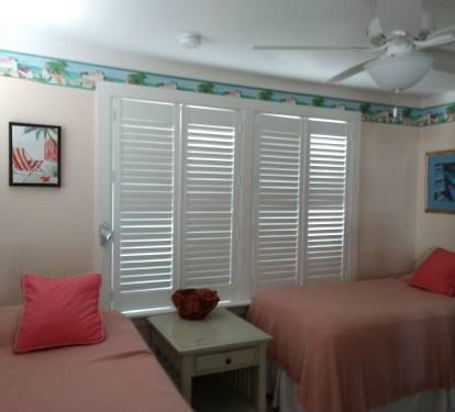 Twin Bedroom Beachside with Bath/Shower
