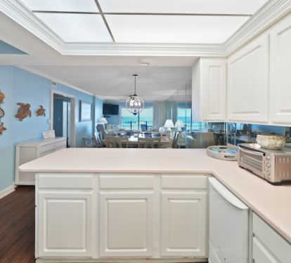 Fully equipped  kitchen to meet all your families needs! GREAT BEACH VIEW ALSO!