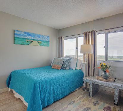 Bedroom (Sleeps 4) with Nice View of the Bay