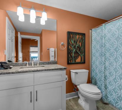 King Bedroom Suite 3's bathroon