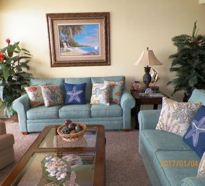 FUN TIME AND RELAXATION IN THE GREAT ROOM WITH A VIEW OF THE OCEAN