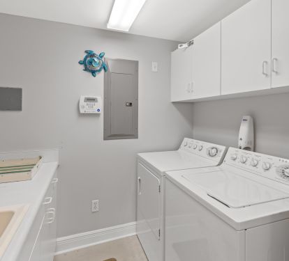 Full size laundry 