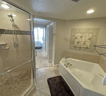 Colonnades #402: 3BR 3BA, Sleeps 10_11