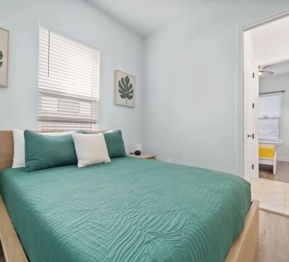 Queen bedroom with a jack and jill bathroom