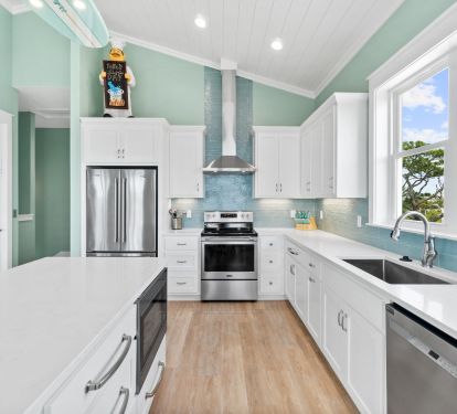 Kitchen with Pillsburry Doughboy wathching over!