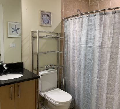 Private Bathroom #3 with Shower/Tub Combo