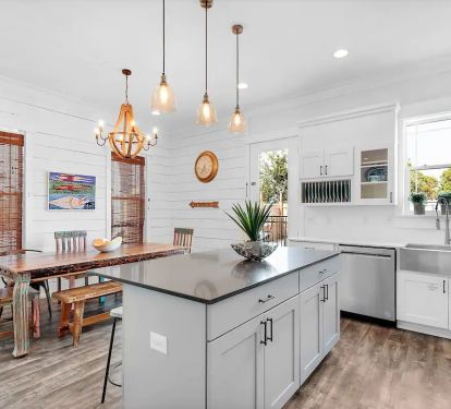 Freestyle-9 Freestyle's open floorplan lets the chef of the family take part in the conversation while whipping up their masterpiece.