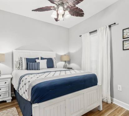Master Bedroom with Queen Bed