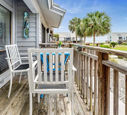 Balcony with view to beach