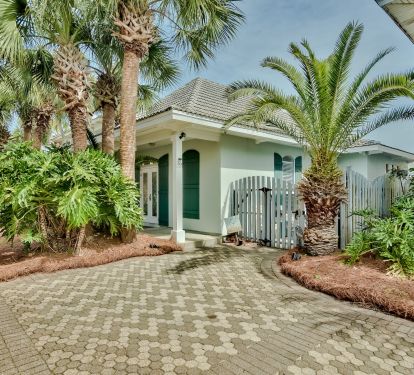 Hidden Gem Driveway leading to porch area and side yard - 2 cars max
