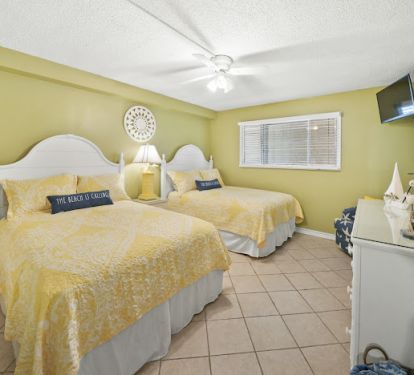 Back 3rd BR with two double beds
