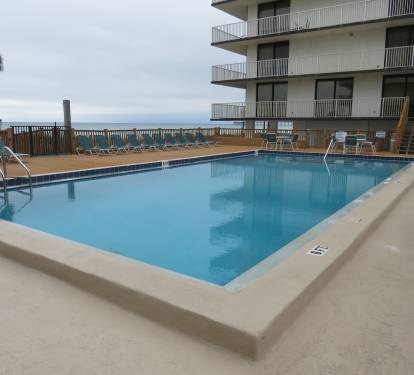 Pool right next to building, heated in winter