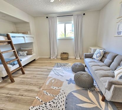 Bedroom w/ Twin Bunks: Upstairs