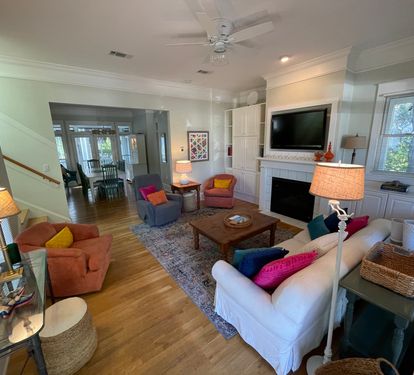 Colorful and inviting living area with flexible seating for up to 9