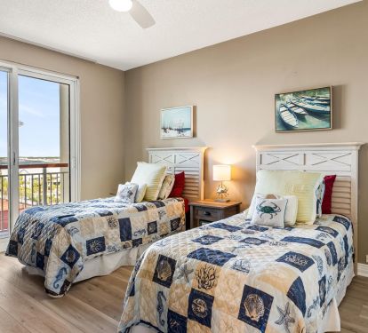 2 twin beds with private bathroom and juliet balcony
