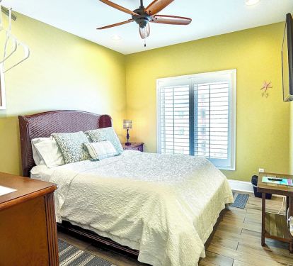 Queen bedroom on the third floor.