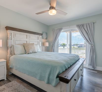 Queen bedroom on second floor 