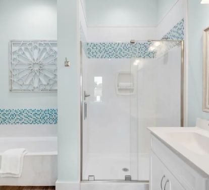Breeze-16 Bed 1 - Private Bath - Photo 2 - Garden tub provides a wonderful opportunity to grab a chardonnay and decompress after a busy day at the beach.