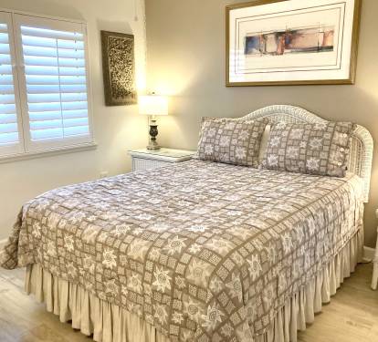 Queen size bed.