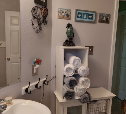 another shot of bathroom