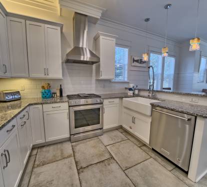 FULLY EQUIPPED KITCHEN WITH EVERYTHING YOU NEED TO COOK ANY MEAL