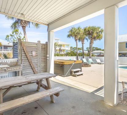 Picnic table, hot /cold shower, hot tub, pool toys---This is paradise! 
