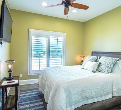 Queen bedroom on the third floor.