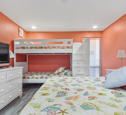 Queen and twin/twin bunk 