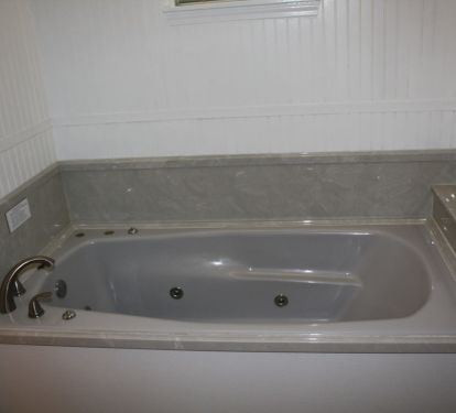 2nd Floor, Gulf Front Suite, King, 5th Bedroom, Full bath has a jacuzzi also