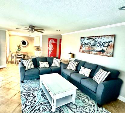 Living Room with 1 sleeper sofa-Smart TV