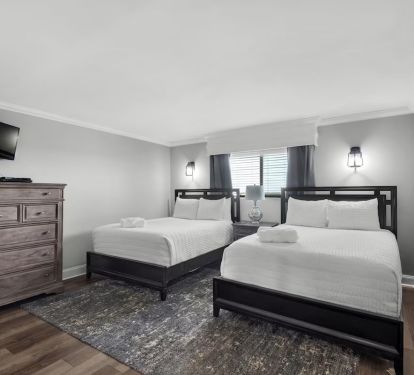 Guest Bedroom with 2 Queens