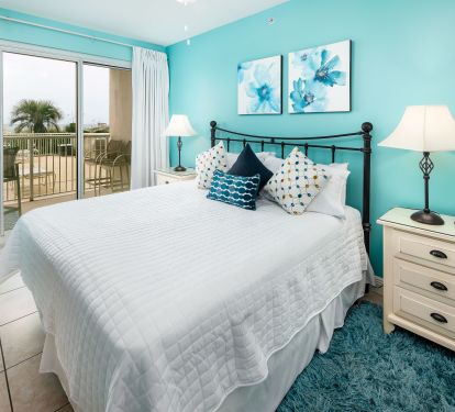Our Gulf front primary bedroom has a new king mattress and linens! 