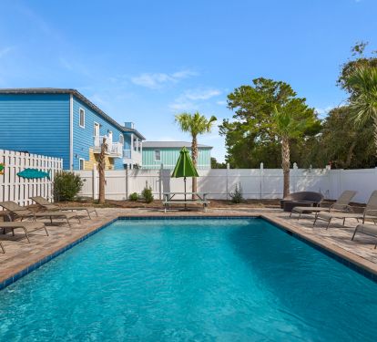 Large pool area with plenty of seating for everyone
