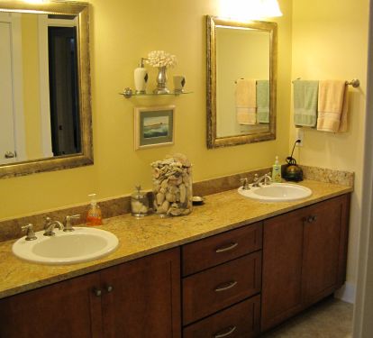 East Master private bathroom
