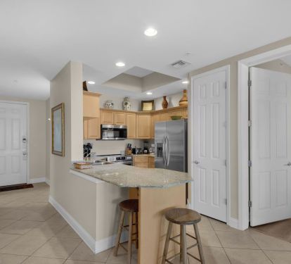 Kitchen has pantry!