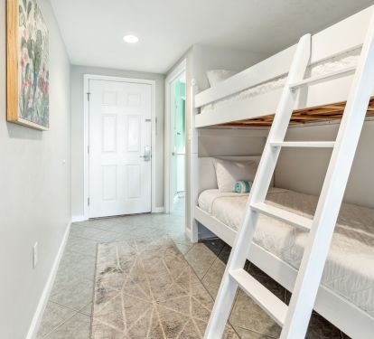 twin bunks in the entry hall