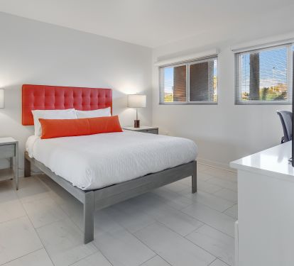 Spacious and luxurious guest bedroom - queen bed