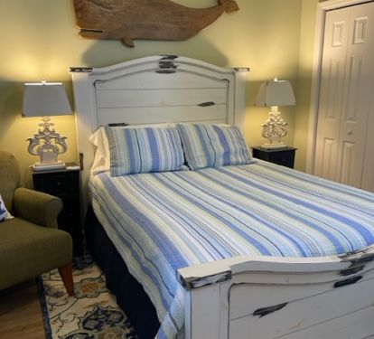 Guest Bedroom with Queen Bed and Twin Bed