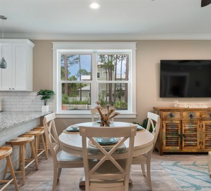 Dining/Kitchen Area
