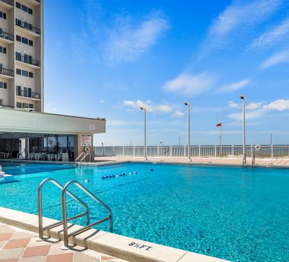 Outdoor and Indoor pools that overlook the gulf w/snack bar and dining area.
