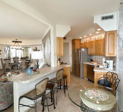 Eat-in kitchen