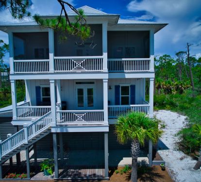 It's a newer Custom-built home by F &amp; B builders in 2016 with "Palms &amp; Pines!"