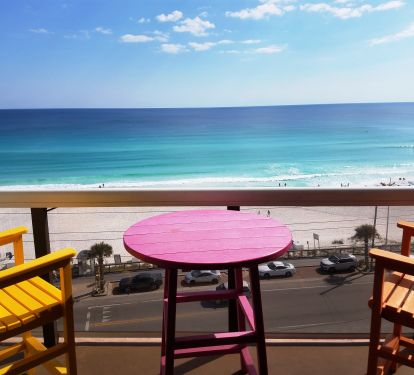 Enjoy your private balcony watch the Sunrise/Sunset with coffe or a beverage :)