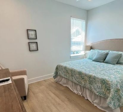 Bedroom 6 with memory foam king mattress